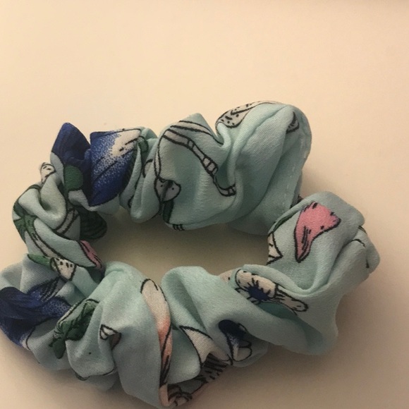 Nice soft scrunchie - Picture 2 of 3
